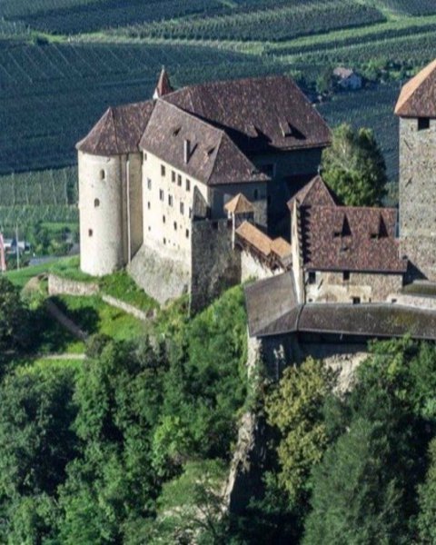 schloss tirol 08764