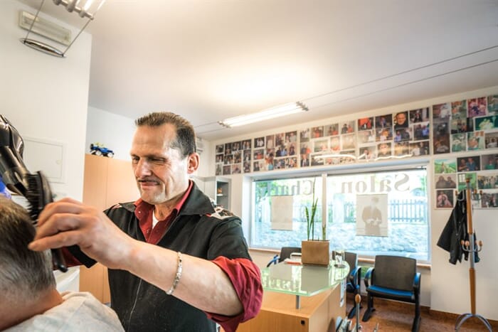 Karl „Charly“ Daprà, der Star Friseur von Meran